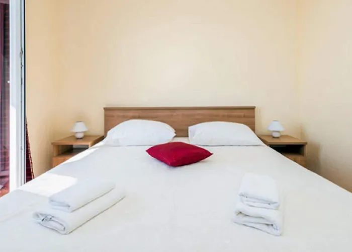 Fontana - One Bedroom With Balcony And Sea View *