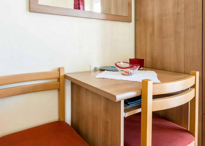 Fontana - One Bedroom With Balcony And Sea View مْليني